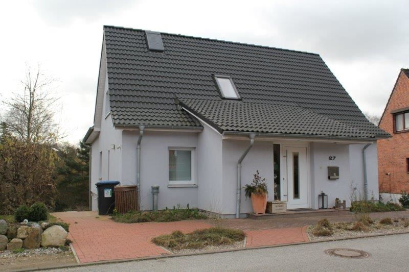 Einfamilienhaus mit grauer Fassade
