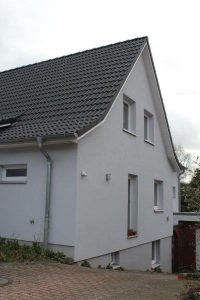 Haus mit geneigtem Dach