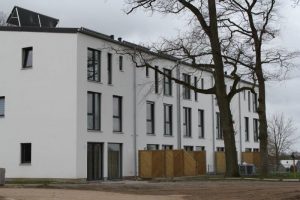 Moderne weiße Wohngebäude