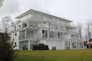 Modernes Gebäude mit Balkonen