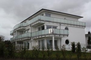 Modernes Gebäude mit Balkonen