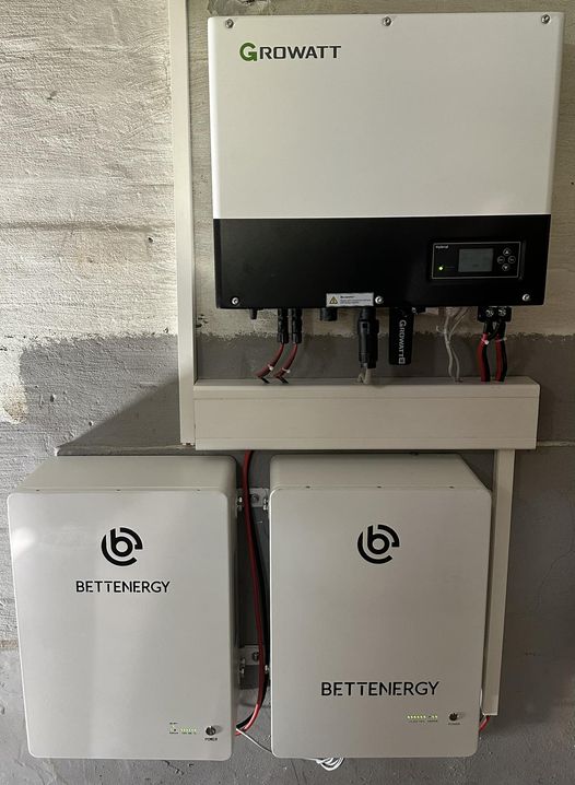 Solarwechselrichter und Batteriespeicher